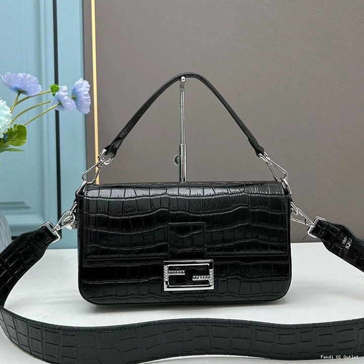 Vintage HOT Bag Leather Baguette Fendi In Medium Crocodile Re-Edition Black 0817